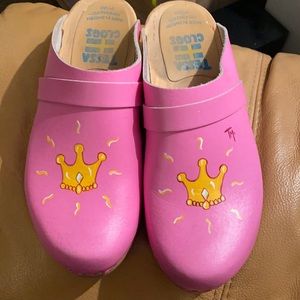TESSA CLOGS SIZE 39 PAINTED CROWN